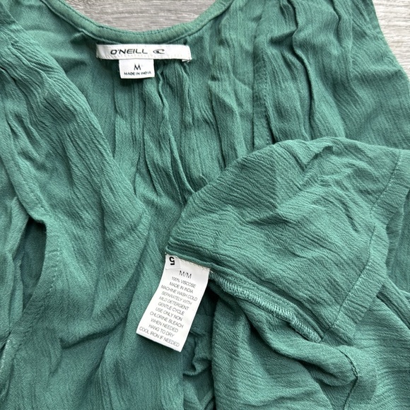 *free w any item* O’NEILL tank top - Picture 3 of 3